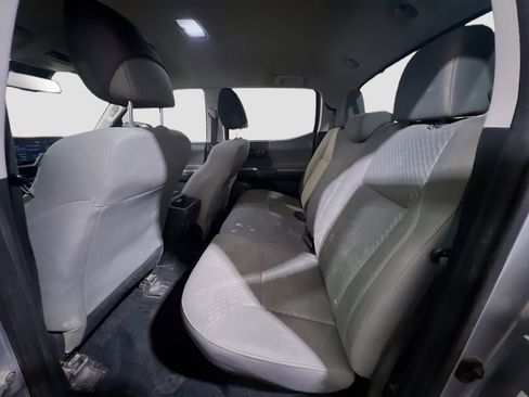 Used 2020 Toyota Tacoma SR5 AWD/4WD image 16