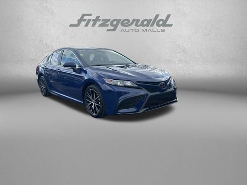 Used 2024 Toyota Camry SE image 1