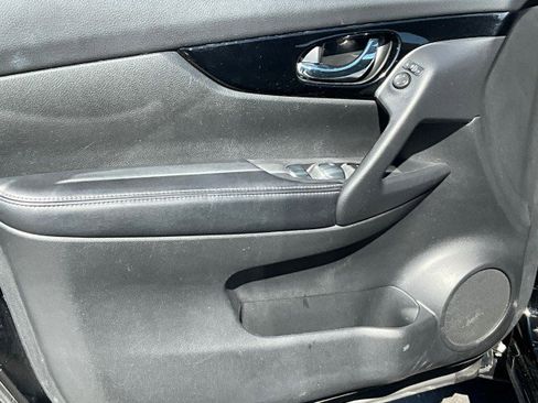 Used 2020 Nissan Rogue Sport SV image 30