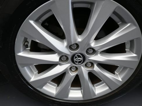 Used 2019 Toyota Camry LE image 40