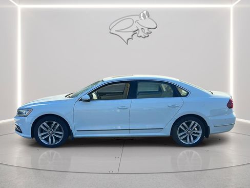 Used 2017 Volkswagen Passat 1.8T SEL Premium image 2
