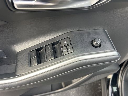 Used 2024 Toyota Highlander XLE image 4