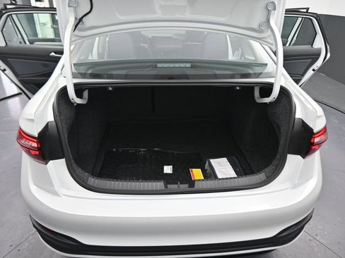 New 2026 Volkswagen Jetta SE FWD image 40