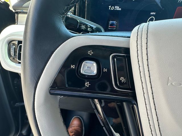 Used 2025 Lincoln Aviator Reserve w/ Luxury Package AWD/4WD image 13