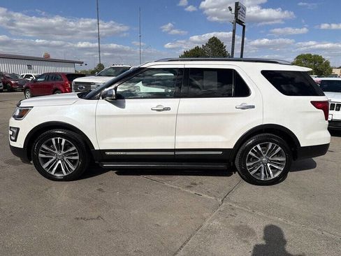 Used 2017 Ford Explorer Platinum AWD/4WD image 3
