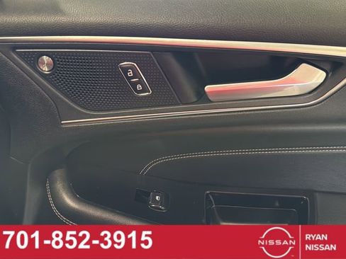 Used 2019 Ford Edge Titanium w/ Equipment Group 301A AWD/4WD image 38