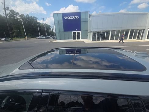 Certified 2024 Volvo XC60 B5 Plus w/ Protection Package Premier AWD/4WD image 6