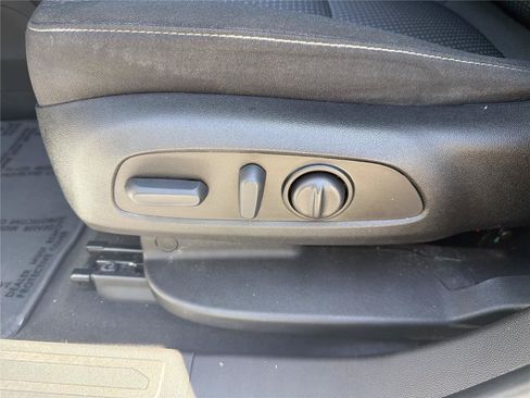 Used 2023 GMC Acadia SLE w/ Driver Convenience Package FWD image 27
