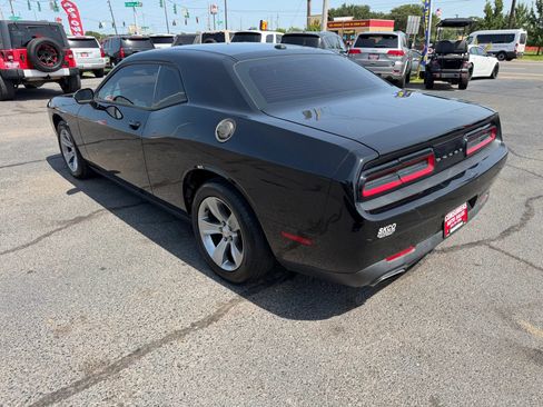 Used 2016 Dodge Challenger SXT RWD image 18