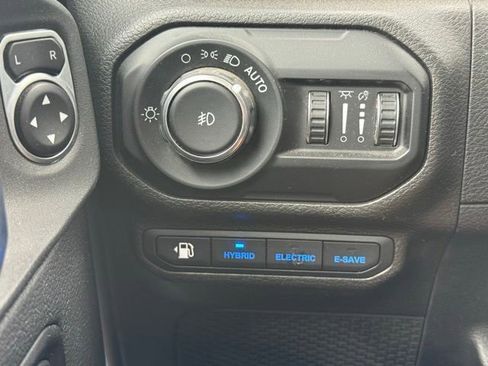 Used 2022 Jeep Wrangler Unlimited Sahara w/ Cold Weather Group AWD/4WD image 17