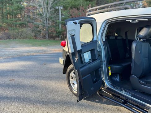 Used 2010 Toyota FJ Cruiser 4WD image 20