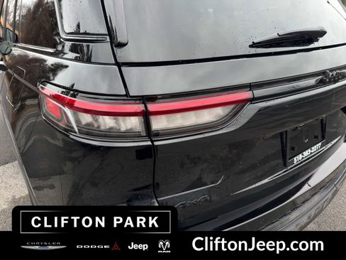 Certified 2023 Jeep Grand Cherokee Limited w/ Luxury Tech Group II image 8