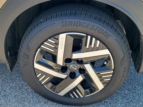 Used 2025 Nissan Kicks SV w/ Illumination Package image 12