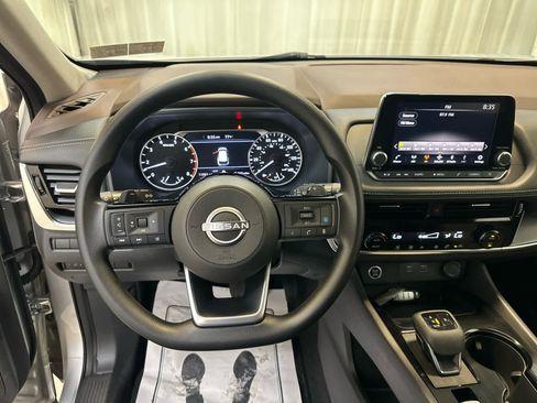 Certified 2022 Nissan Rogue SV image 3