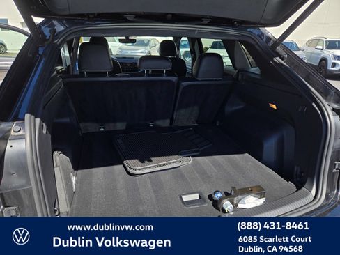 Used 2023 Volkswagen Atlas Cross Sport SE w/ Panoramic Sunroof Package FWD image 23