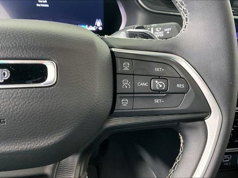 Used 2025 Jeep Grand Cherokee L Altitude AWD/4WD image 11