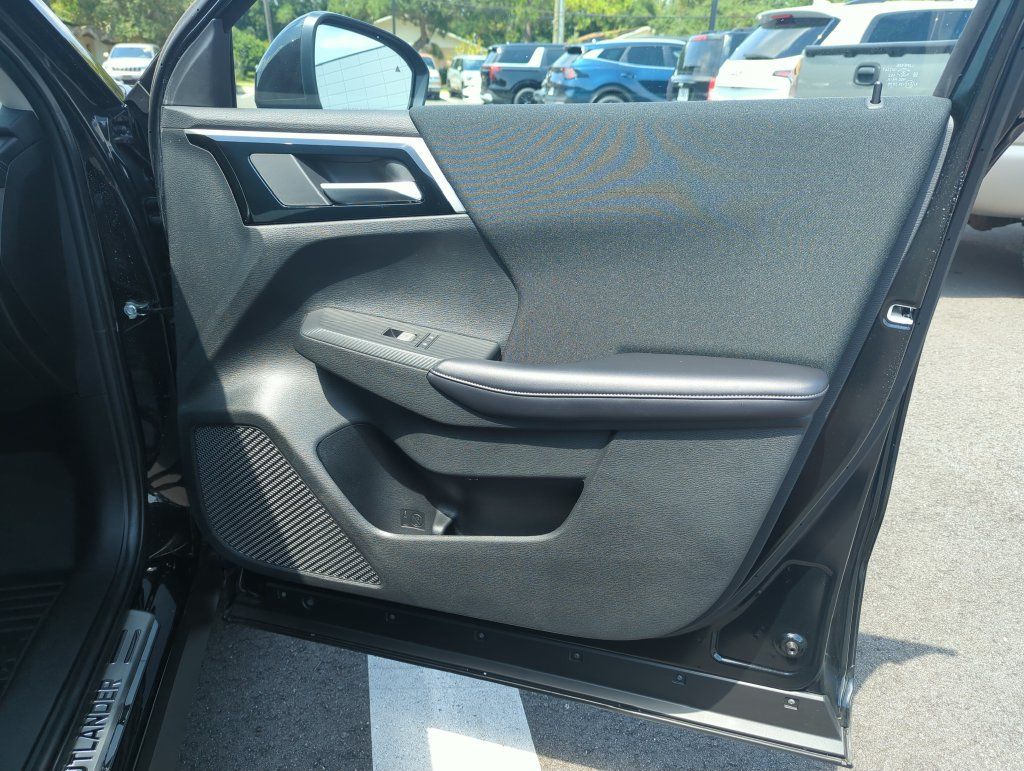 Used 2024 Mitsubishi Outlander ES AWD/4WD image 33