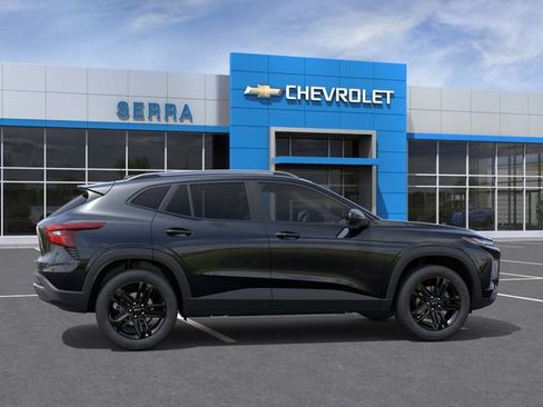 New 2026 Chevrolet Trax ACTIV w/ Sunroof Package FWD image 5