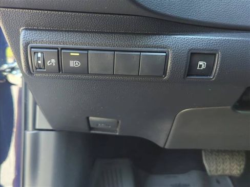 Used 2025 Toyota Corolla LE FWD image 11