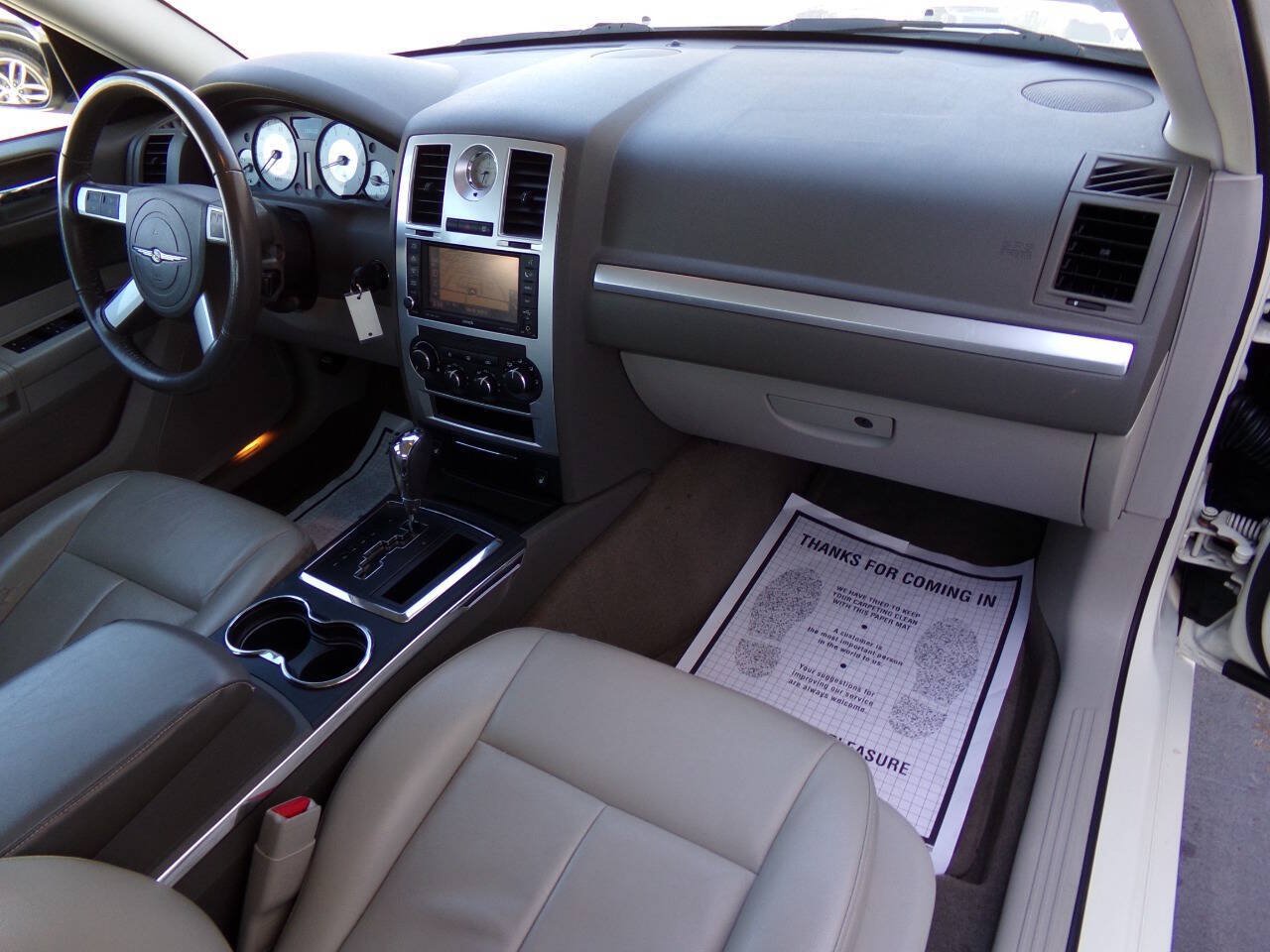 Used 2010 Chrysler 300 Touring RWD image 21