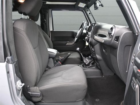 Used 2018 Jeep Wrangler Sport image 19