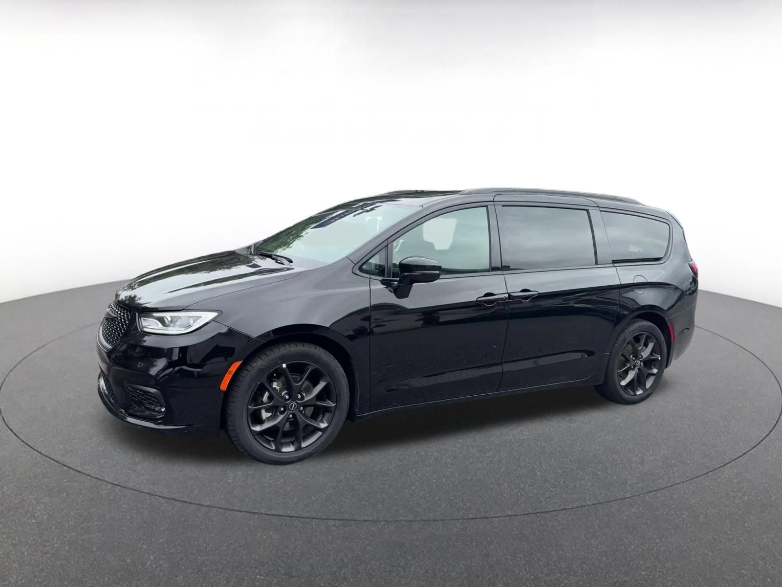 Used 2025 Chrysler Pacifica Limited FWD image 6
