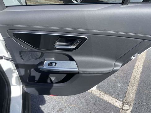 Used 2024 Mercedes-Benz GLC 300 4MATIC image 42