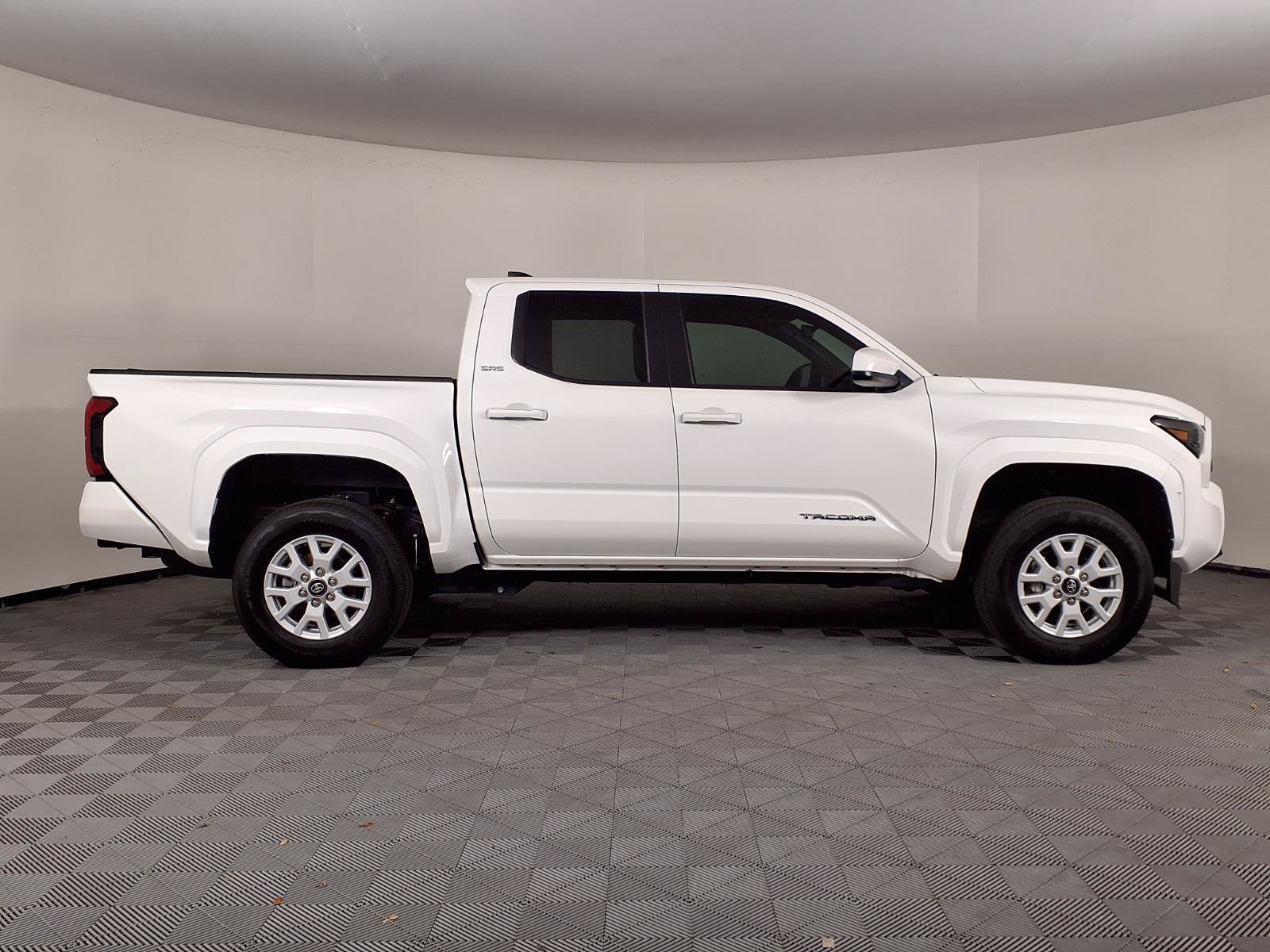 Used 2024 Toyota Tacoma SR5 w/ SR5 Upgrade Package AWD/4WD image 33