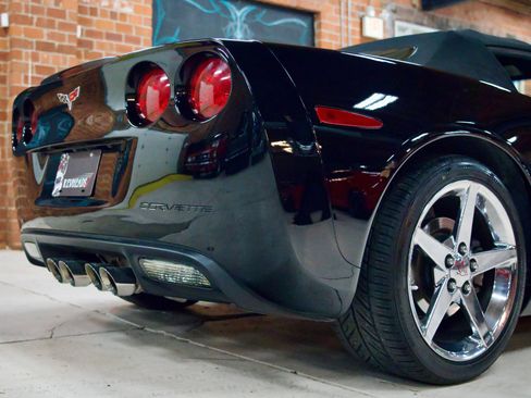 Used 2005 Chevrolet Corvette Convertible w/ Preferred Equipment Group image 19
