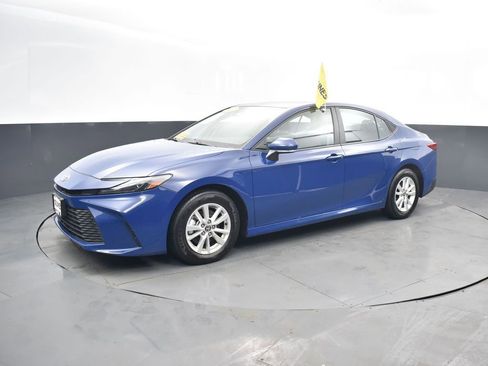 Used 2025 Toyota Camry LE image 8