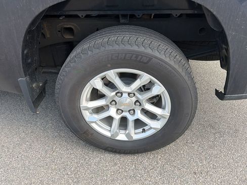 Used 2023 Chevrolet Silverado 1500 LT AWD/4WD image 20