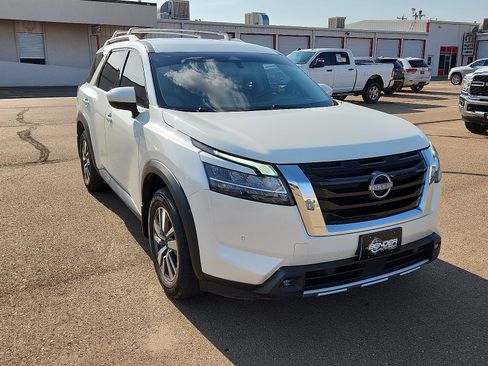 Used 2022 Nissan Pathfinder SL image 6