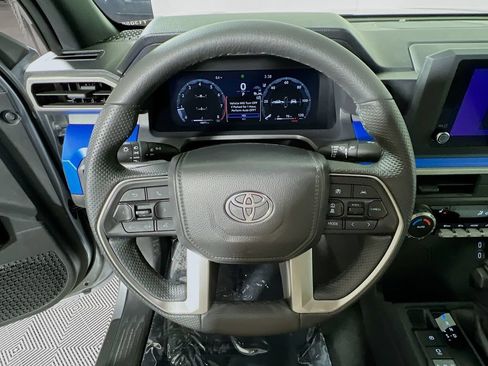 Certified 2025 Toyota Tacoma TRD Off-Road AWD/4WD image 10