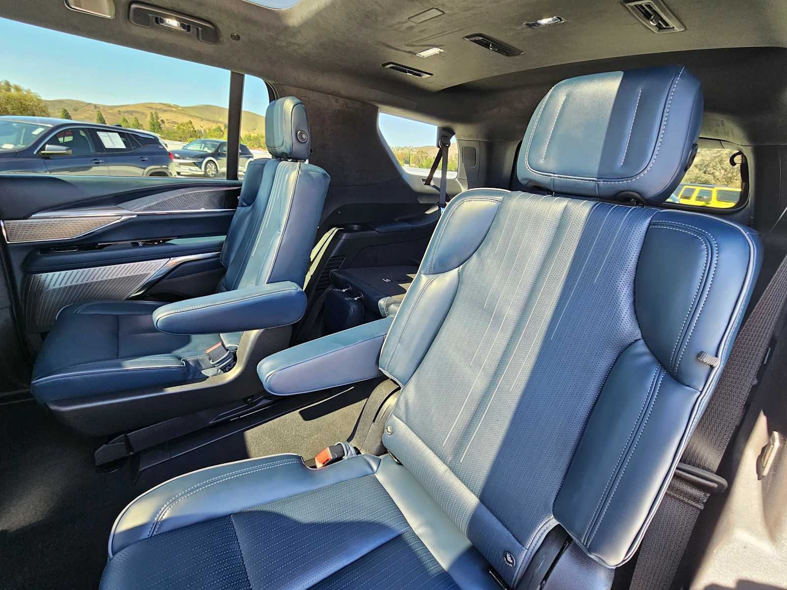 New 2026 Cadillac Escalade IQL Sport 2 w/ LPO, ONYX Package AWD/4WD image 20