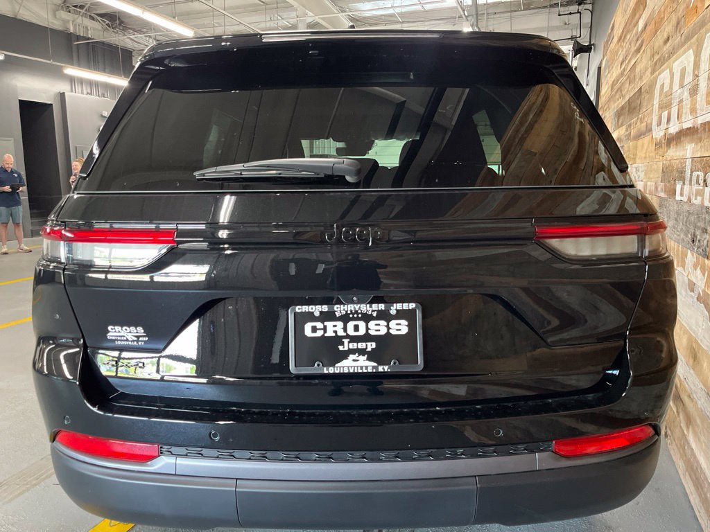 New 2026 Jeep Grand Cherokee Altitude AWD/4WD image 21