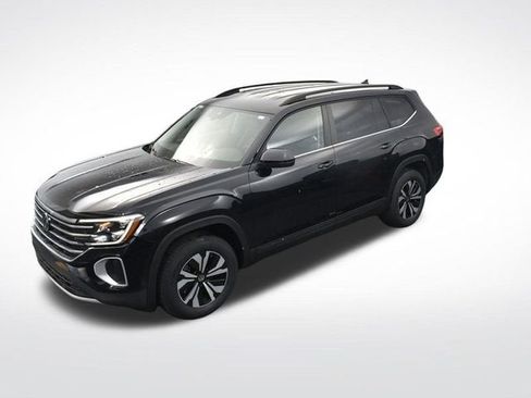 Used 2025 Volkswagen Atlas SE image 24