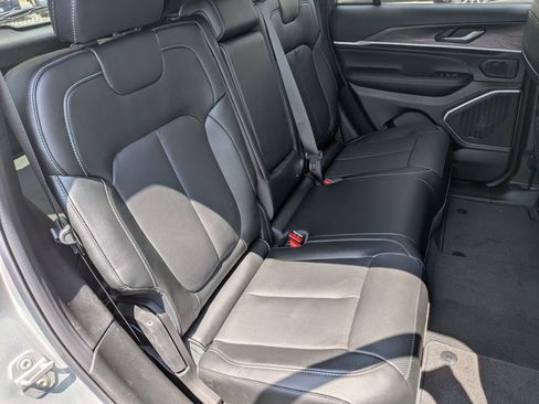 New 2026 Jeep Grand Cherokee Limited AWD/4WD image 35
