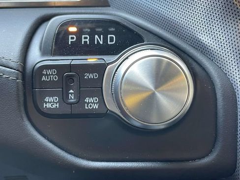Used 2020 RAM 1500 Limited w/ Black Appearance Package AWD/4WD image 32