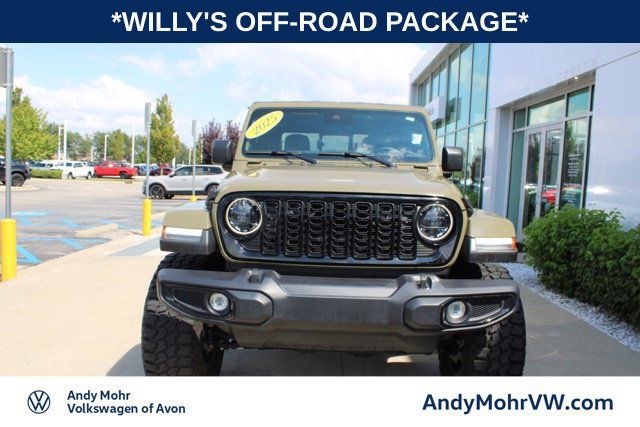 Used 2025 Jeep Gladiator Sport AWD/4WD image 2