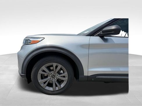 Used 2021 Ford Explorer XLT w/ Equipment Group 202A RWD image 24