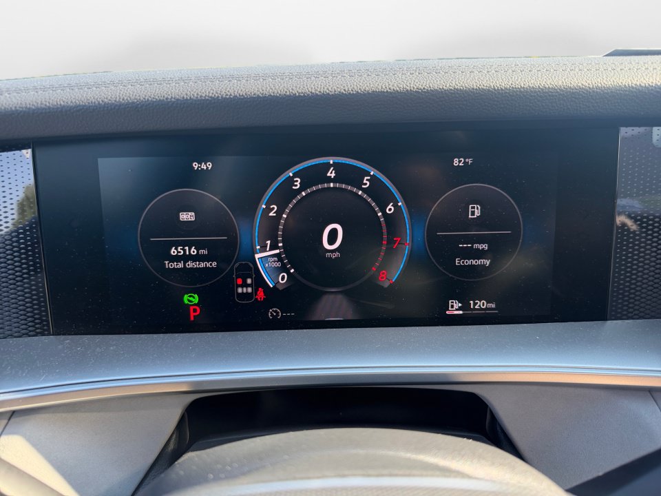 Certified 2026 Volkswagen Tiguan SE R-Line FWD image 11