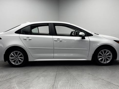 Used 2025 Toyota Corolla LE w/ LE Premium Package FWD image 39