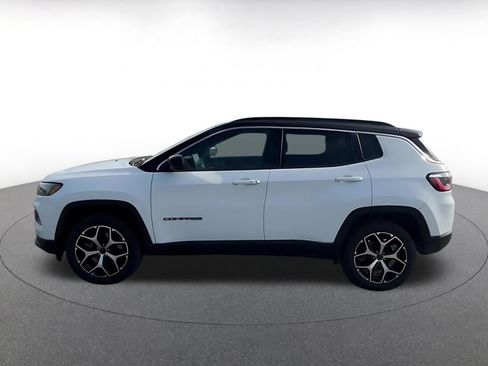 Used 2025 Jeep Compass Limited AWD/4WD image 9