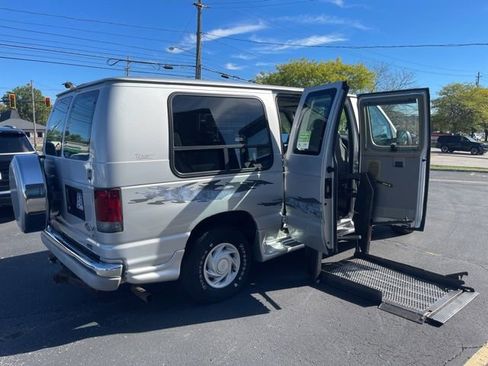 Used 2002 Ford E-150 and Econoline 150 image 9