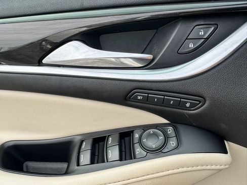 Used 2019 Buick Enclave Premium w/ Experience Buick Package FWD image 32