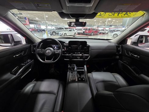 Used 2023 Nissan Pathfinder SL AWD/4WD image 15