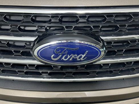 Used 2021 Ford Explorer XLT w/ Equipment Group 202A image 10