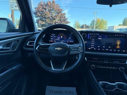 Used 2025 Chevrolet Traverse LT AWD/4WD image 19