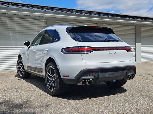Certified 2023 Porsche Macan S AWD/4WD image 3
