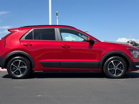 New 2026 Kia Niro EX FWD image 3
